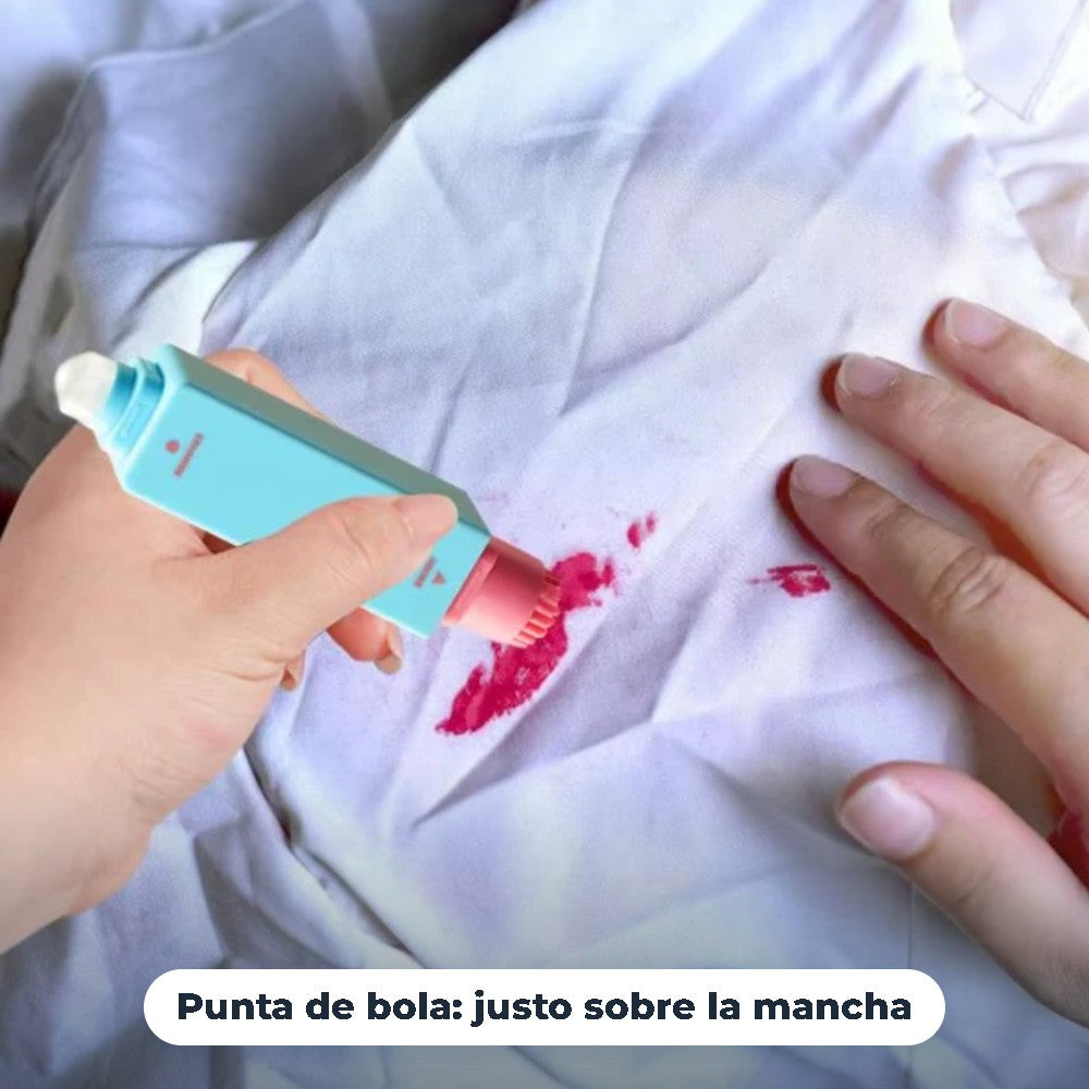 Aplicando el lápiz quitamanchas con la punta de bola sobre una mancha